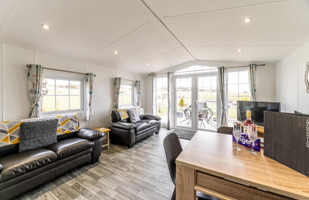 Fairview Farm Holiday Accommodation 14 Luxury Lodges, Cabins, Dog Friendly, Suitable For Couples, Families And Groups, Wedding Guests , Corporate Events, Sleeps 2-65 Guests In Ravenshead, Nottingham Near Sherwood Forest, Set In 88 Acres Eksteriør bilde