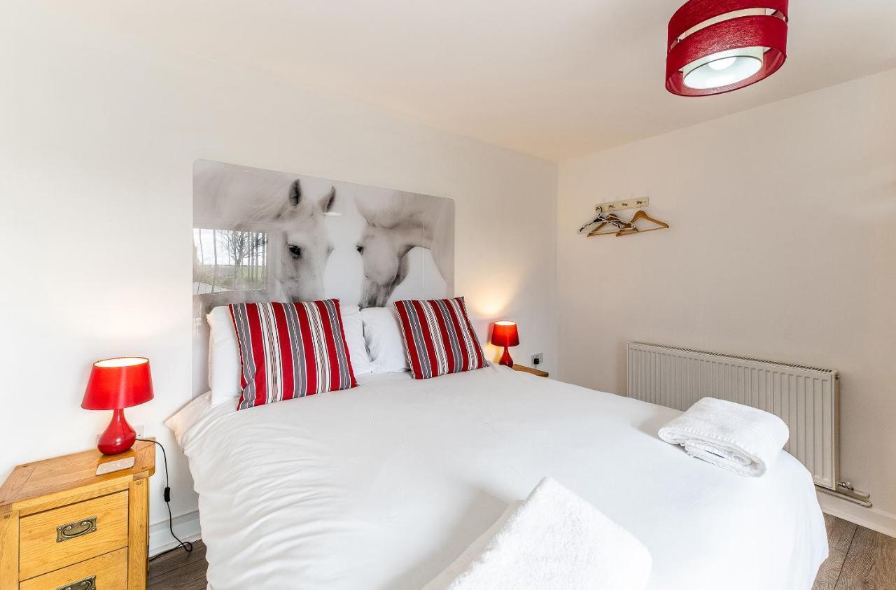 Fairview Farm Holiday Accommodation 14 Luxury Lodges, Cabins, Dog Friendly, Suitable For Couples, Families And Groups, Wedding Guests , Corporate Events, Sleeps 2-65 Guests In Ravenshead, Nottingham Near Sherwood Forest, Set In 88 Acres Eksteriør bilde