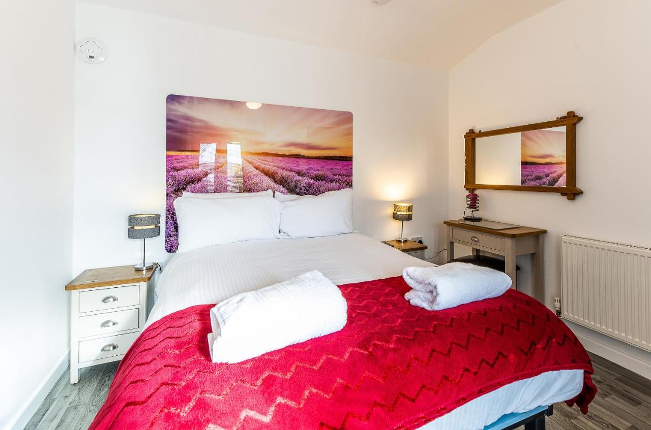 Fairview Farm Holiday Accommodation 14 Luxury Lodges, Cabins, Dog Friendly, Suitable For Couples, Families And Groups, Wedding Guests , Corporate Events, Sleeps 2-65 Guests In Ravenshead, Nottingham Near Sherwood Forest, Set In 88 Acres Eksteriør bilde