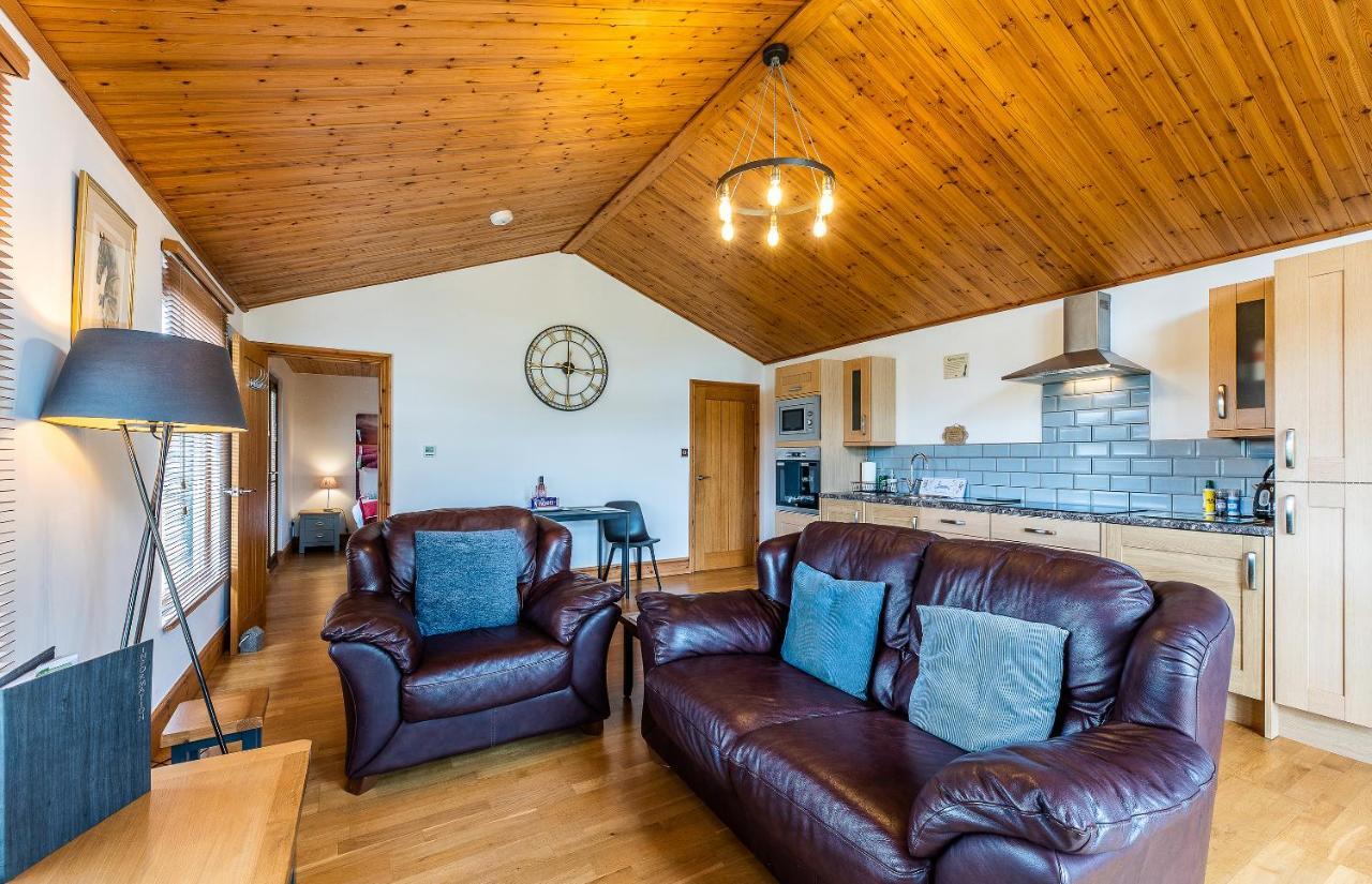 Fairview Farm Holiday Accommodation 14 Luxury Lodges, Cabins, Dog Friendly, Suitable For Couples, Families And Groups, Wedding Guests , Corporate Events, Sleeps 2-65 Guests In Ravenshead, Nottingham Near Sherwood Forest, Set In 88 Acres Eksteriør bilde