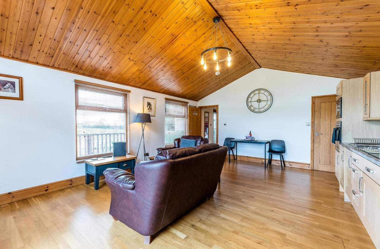 Fairview Farm Holiday Accommodation 14 Luxury Lodges, Cabins, Dog Friendly, Suitable For Couples, Families And Groups, Wedding Guests , Corporate Events, Sleeps 2-65 Guests In Ravenshead, Nottingham Near Sherwood Forest, Set In 88 Acres Eksteriør bilde