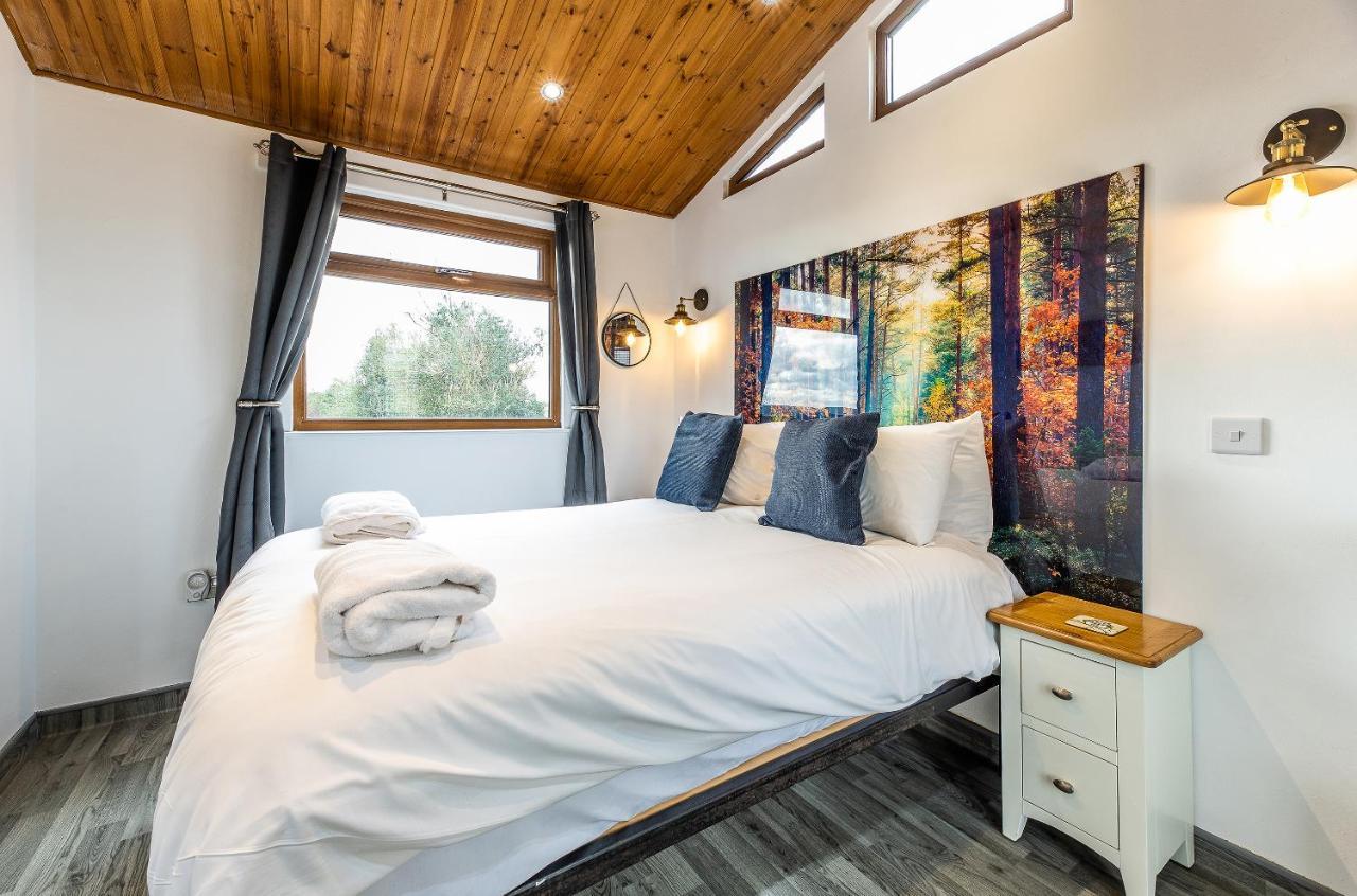 Fairview Farm Holiday Accommodation 14 Luxury Lodges, Cabins, Dog Friendly, Suitable For Couples, Families And Groups, Wedding Guests , Corporate Events, Sleeps 2-65 Guests In Ravenshead, Nottingham Near Sherwood Forest, Set In 88 Acres Eksteriør bilde