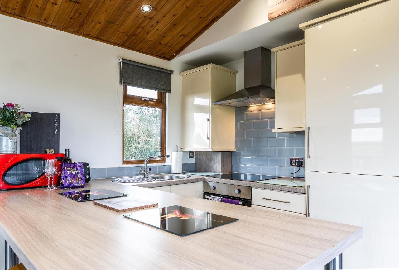 Fairview Farm Holiday Accommodation 14 Luxury Lodges, Cabins, Dog Friendly, Suitable For Couples, Families And Groups, Wedding Guests , Corporate Events, Sleeps 2-65 Guests In Ravenshead, Nottingham Near Sherwood Forest, Set In 88 Acres Eksteriør bilde