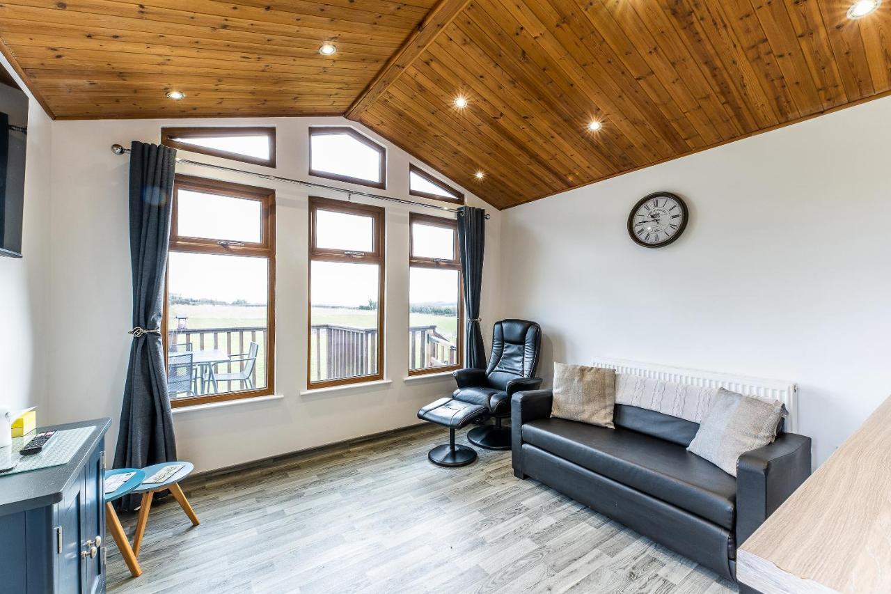 Fairview Farm Holiday Accommodation 14 Luxury Lodges, Cabins, Dog Friendly, Suitable For Couples, Families And Groups, Wedding Guests , Corporate Events, Sleeps 2-65 Guests In Ravenshead, Nottingham Near Sherwood Forest, Set In 88 Acres Eksteriør bilde
