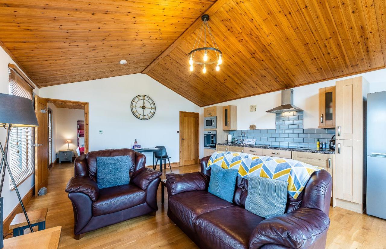 Fairview Farm Holiday Accommodation 14 Luxury Lodges, Cabins, Dog Friendly, Suitable For Couples, Families And Groups, Wedding Guests , Corporate Events, Sleeps 2-65 Guests In Ravenshead, Nottingham Near Sherwood Forest, Set In 88 Acres Eksteriør bilde