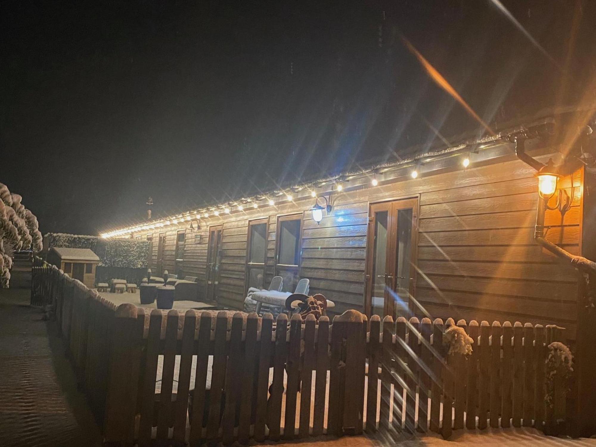 Fairview Farm Holiday Accommodation 14 Luxury Lodges, Cabins, Dog Friendly, Suitable For Couples, Families And Groups, Wedding Guests , Corporate Events, Sleeps 2-65 Guests In Ravenshead, Nottingham Near Sherwood Forest, Set In 88 Acres Eksteriør bilde