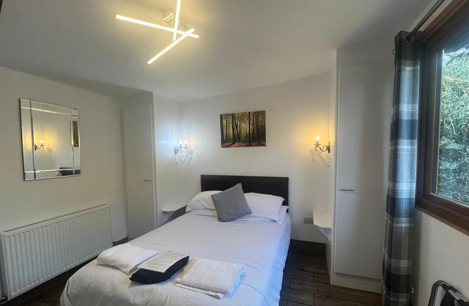 Fairview Farm Holiday Accommodation 14 Luxury Lodges, Cabins, Dog Friendly, Suitable For Couples, Families And Groups, Wedding Guests , Corporate Events, Sleeps 2-65 Guests In Ravenshead, Nottingham Near Sherwood Forest, Set In 88 Acres Eksteriør bilde